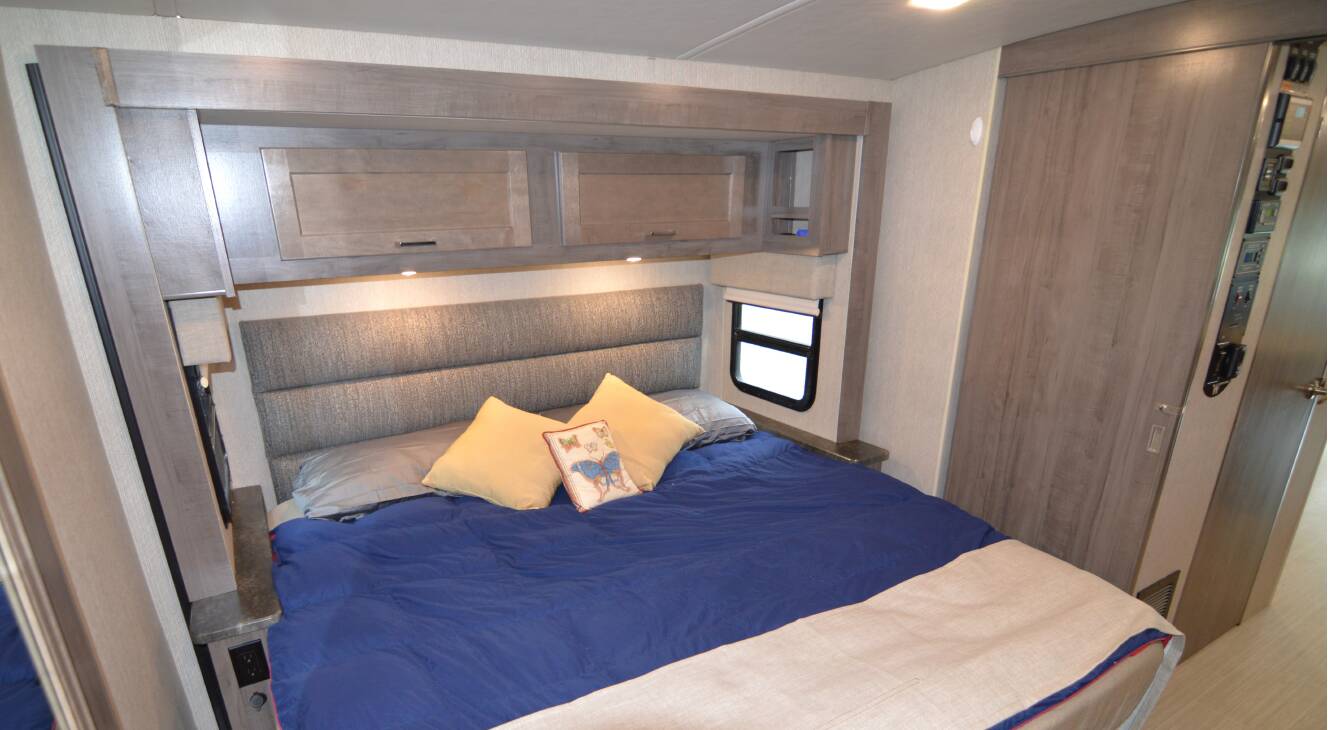 A photo of this 2022 Winnebago ADVENTURER 36Z