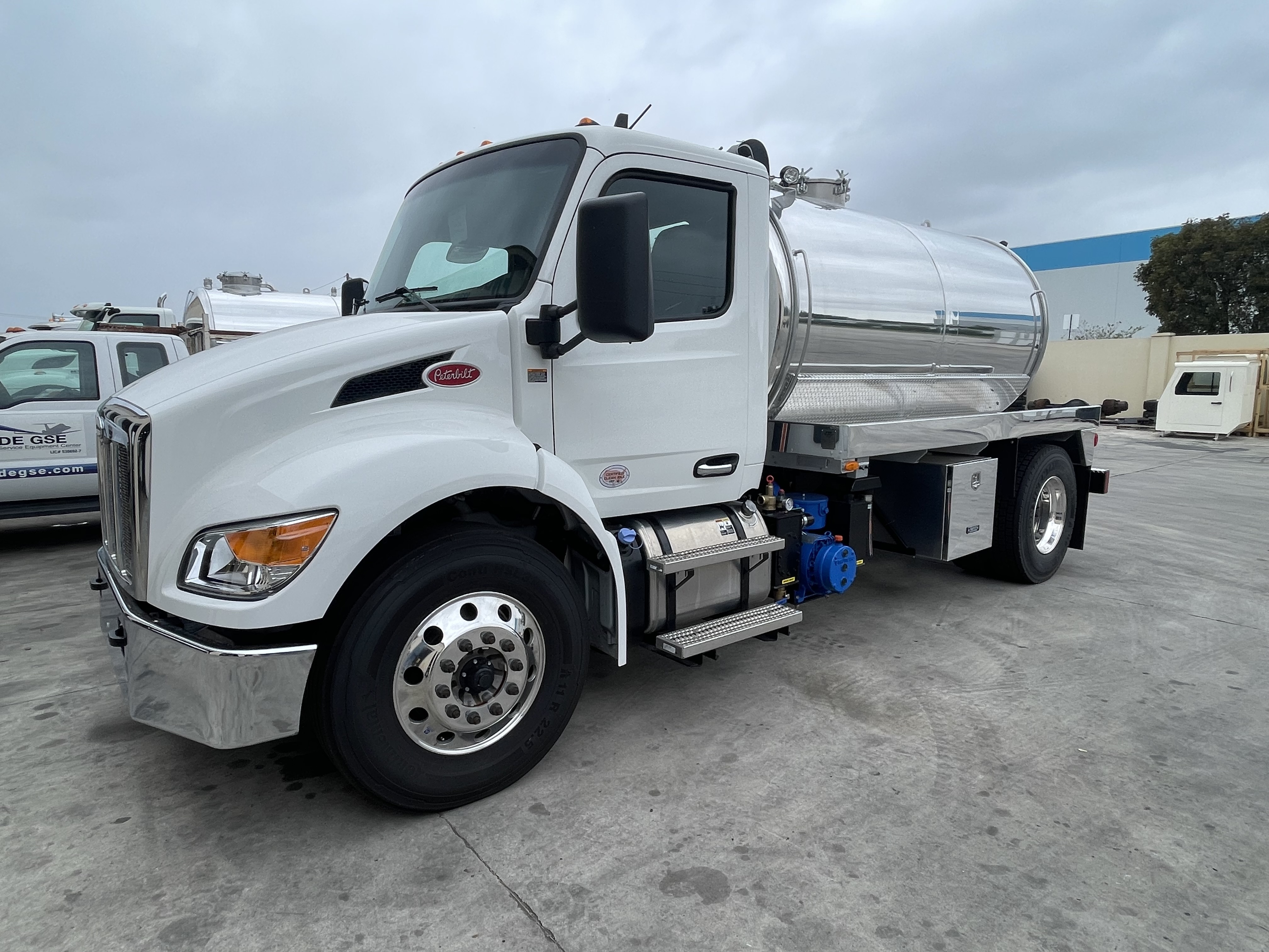 2027 PETERBILT 536 in Miami, FL