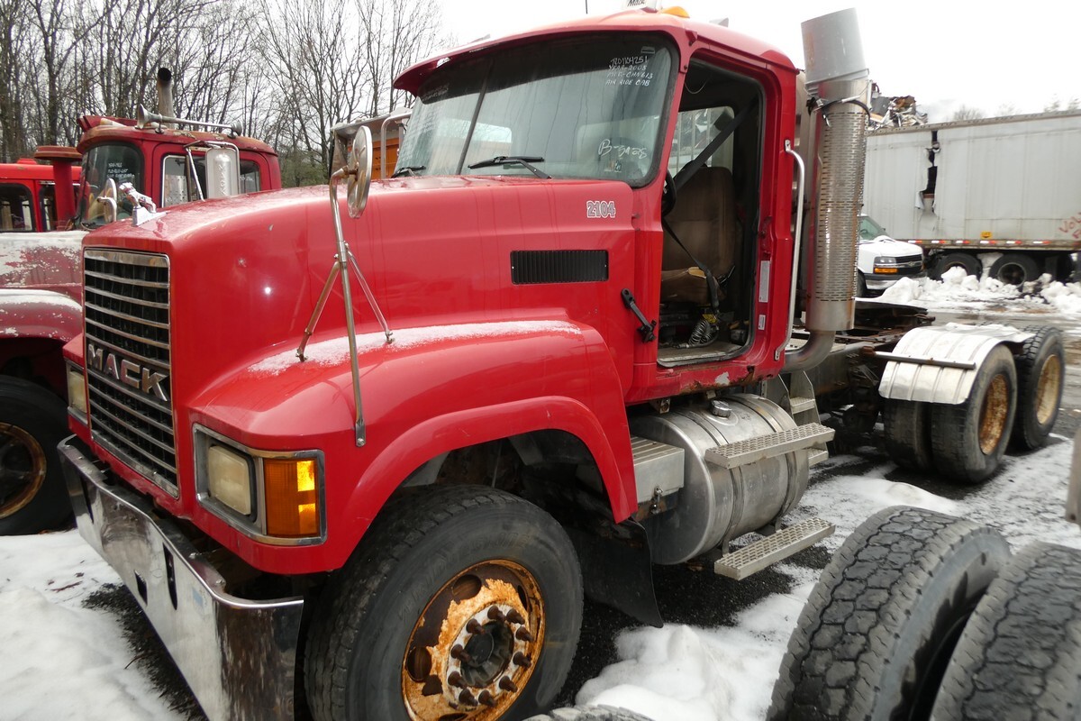 2005 MACK CHN613 in Sparrow Bush, NY