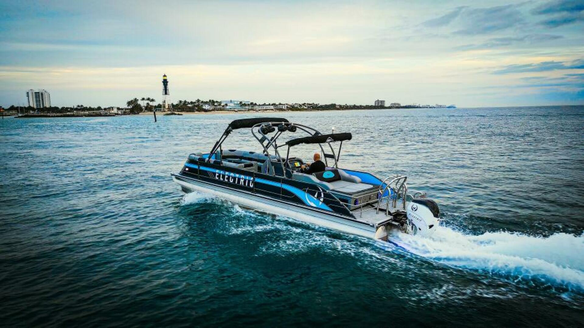 2025 Vision V30 Pontoon Boat boat
