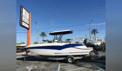 2024 Starcraft SVX 231 OB CC Deck Boat boat