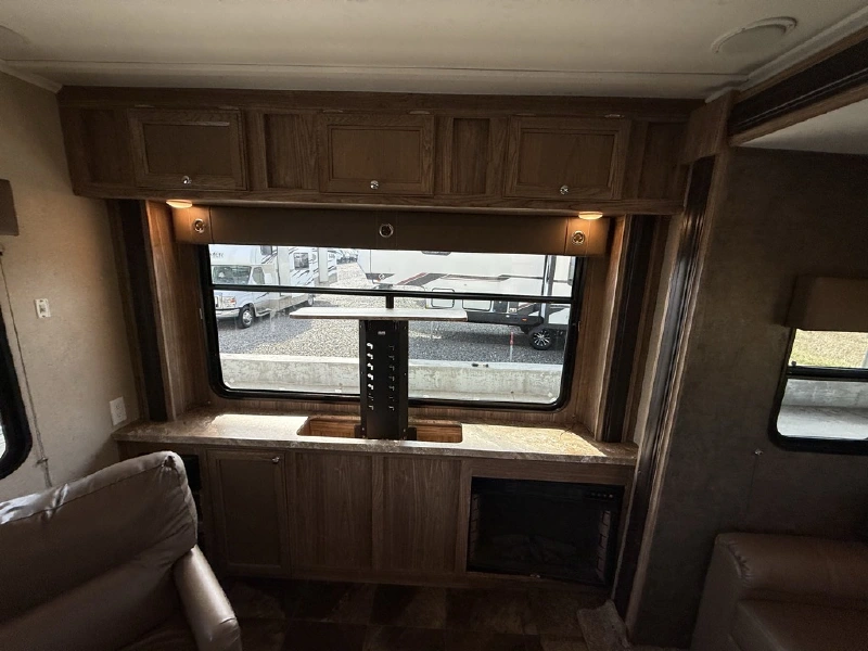 2015 SHASTA REVERE 31RE