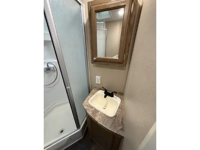 2015 SHASTA REVERE 31RE