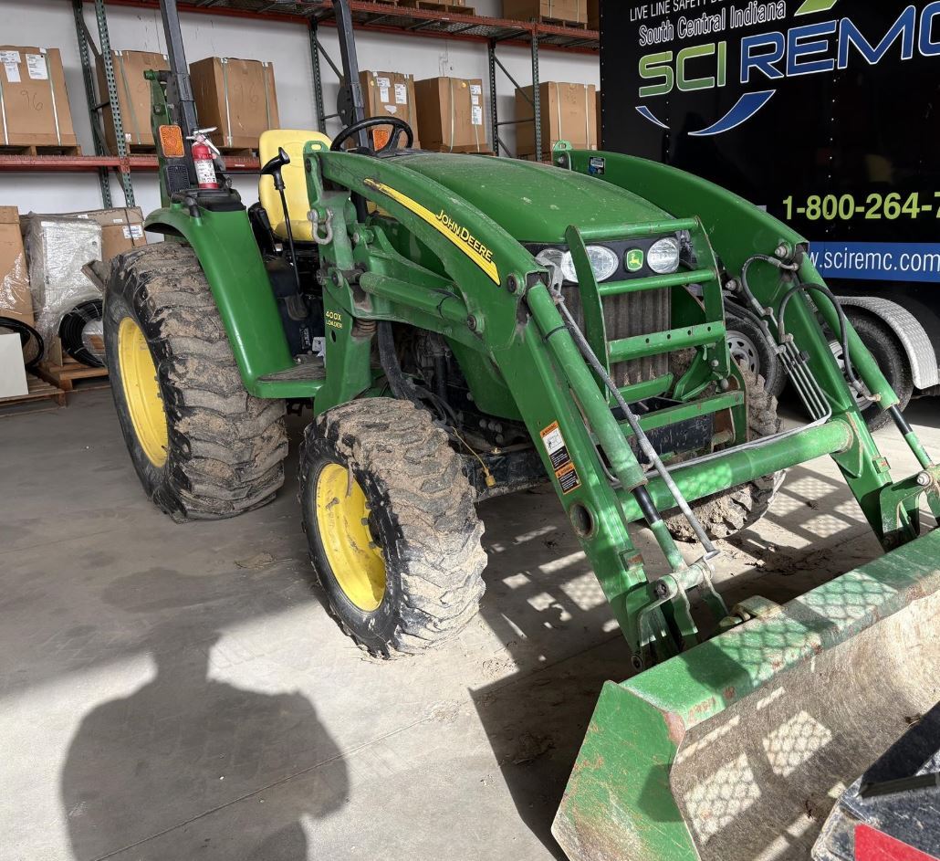 2013 JOHN DEERE 4320 in Martinsville, IN