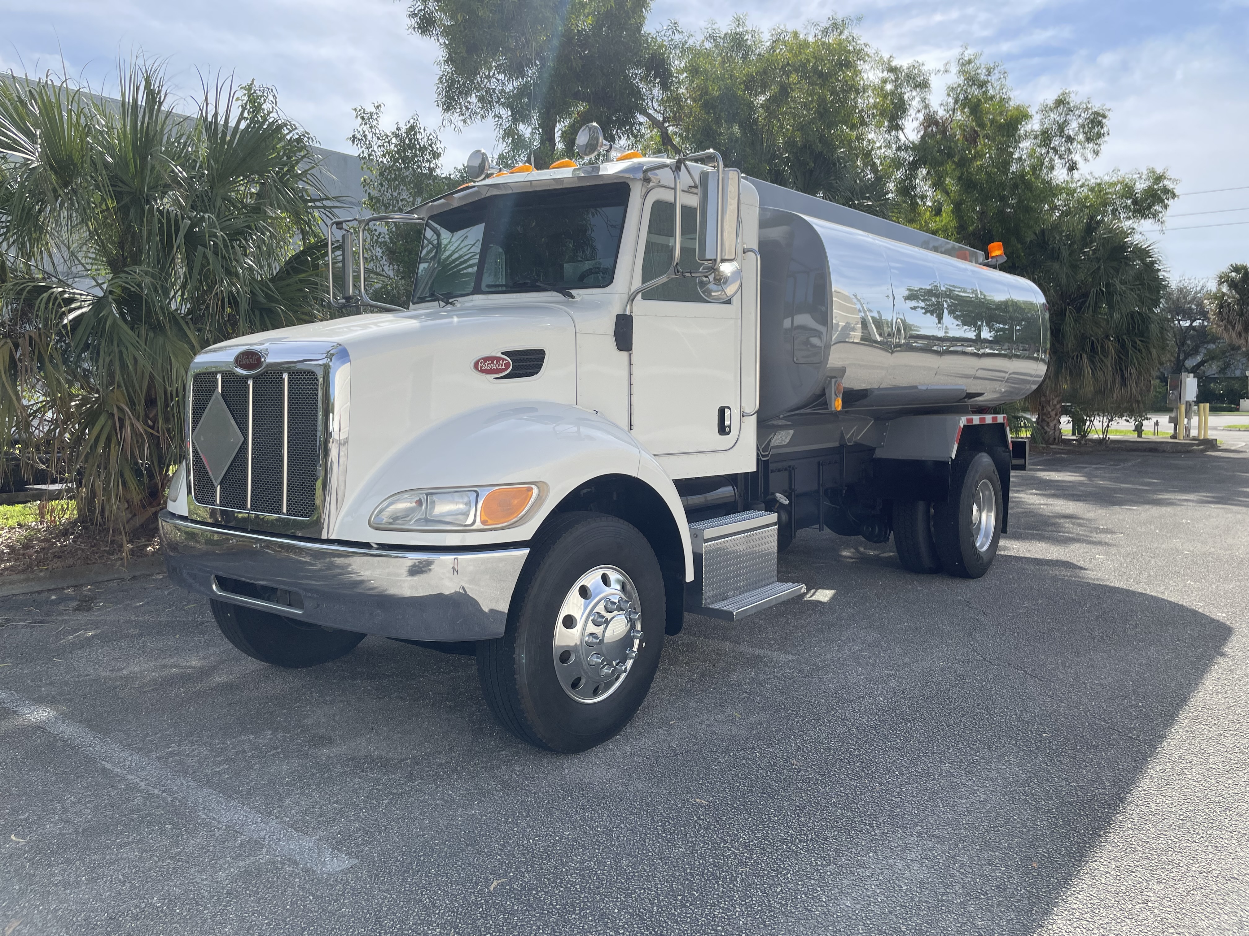 2010 PETERBILT 335 in West Palm Beach, FL