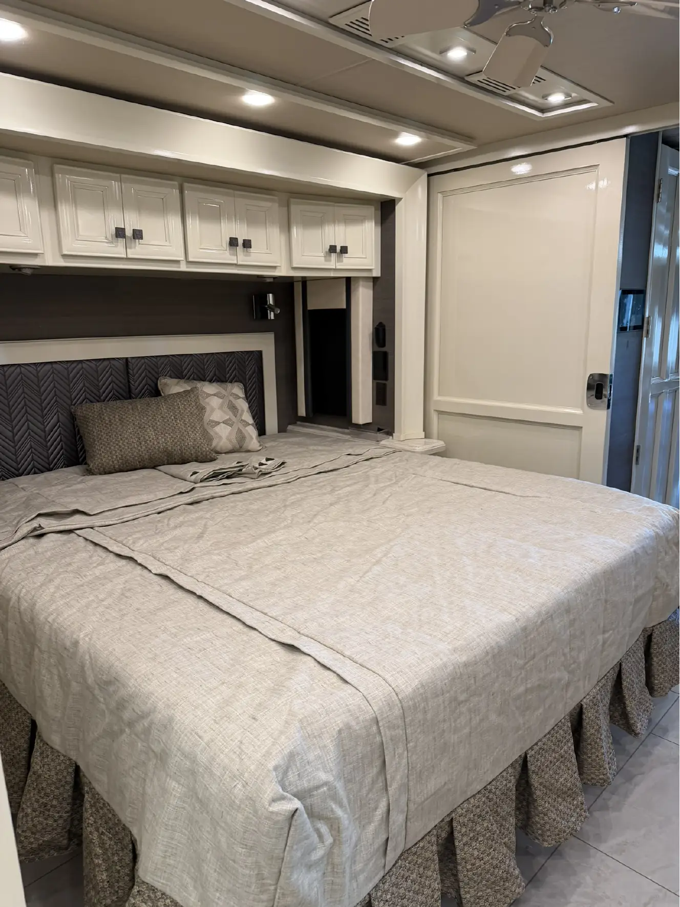 A photo of this 2021 Tiffin Motorhomes Allegro Bus 45 OPP