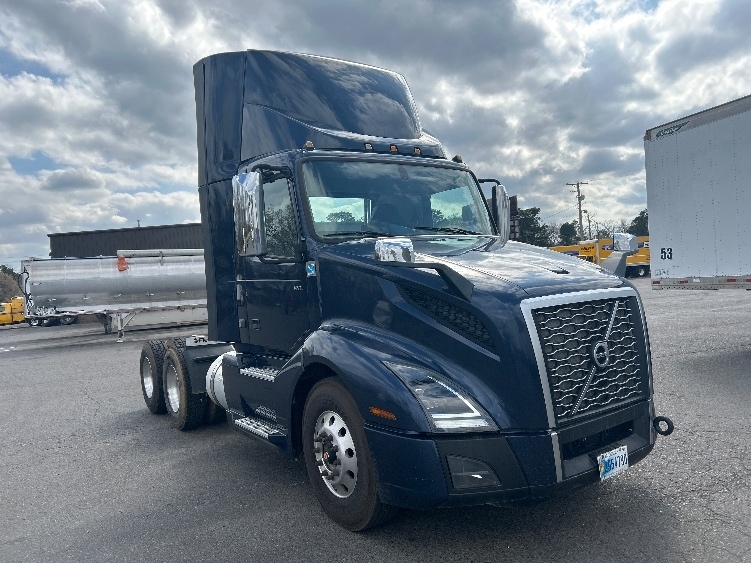 2021 VOLVO VNL64T300 in Hot Springs, AR