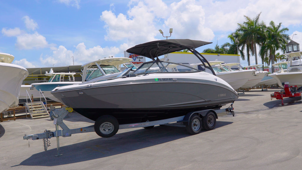 2019 Yamaha Boats 242 Limited S E-Series in miami FL