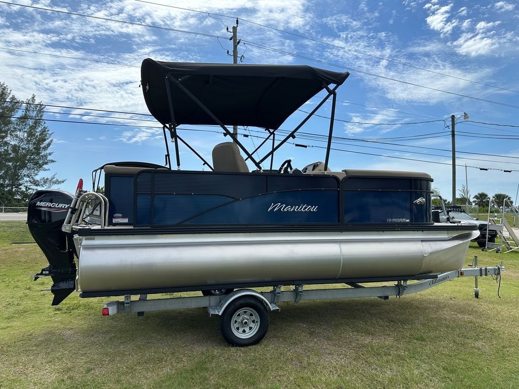 2022 Manitou 18 AURORA TWIN TUBE Pontoon Boat boat