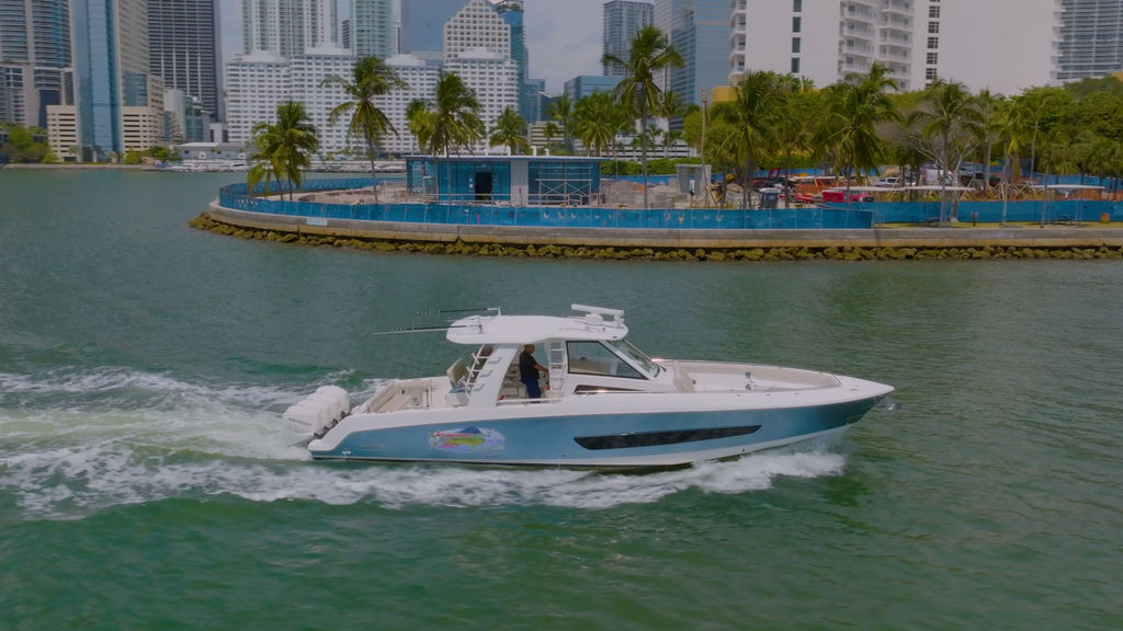 2016 Boston Whaler 420 Outrage in miami FL