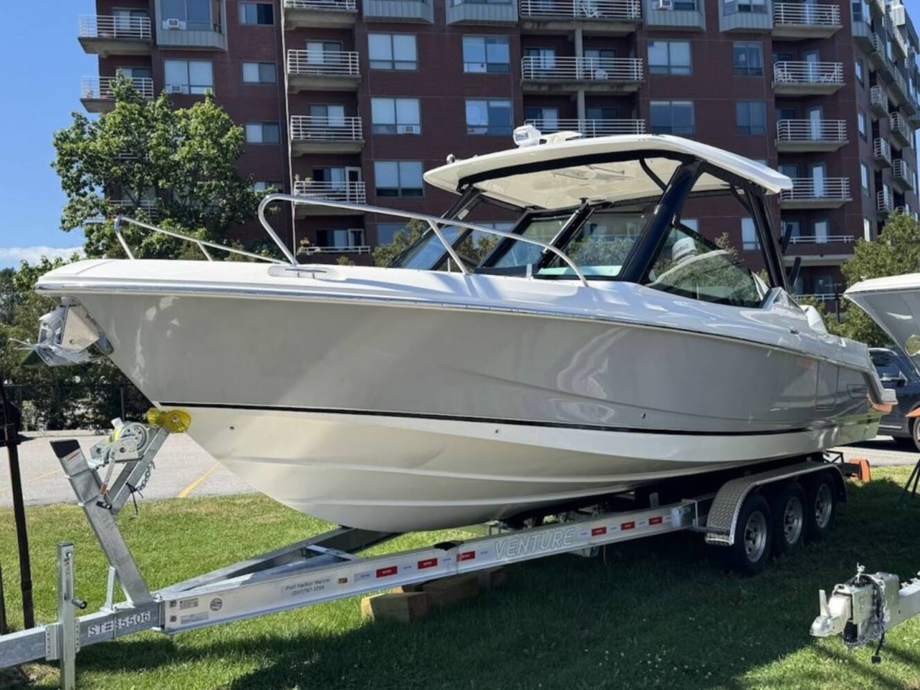 A photo of this 2026 Boston Whaler 280 Vantage