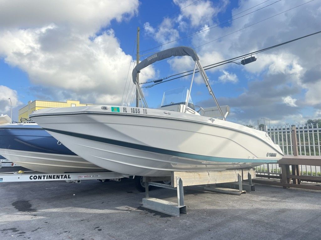 2022 Yamaha Boats 190 FSH DELUXE Jet Boat boat