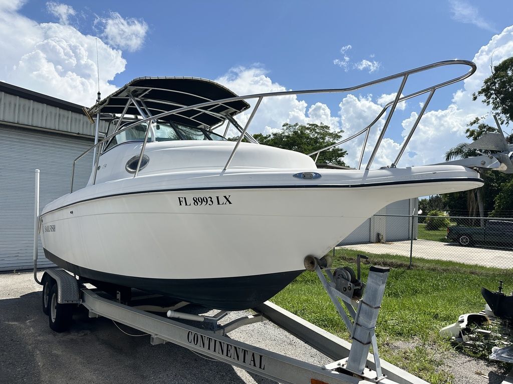 2000 Sailfish SF 234 WA in lake placid FL