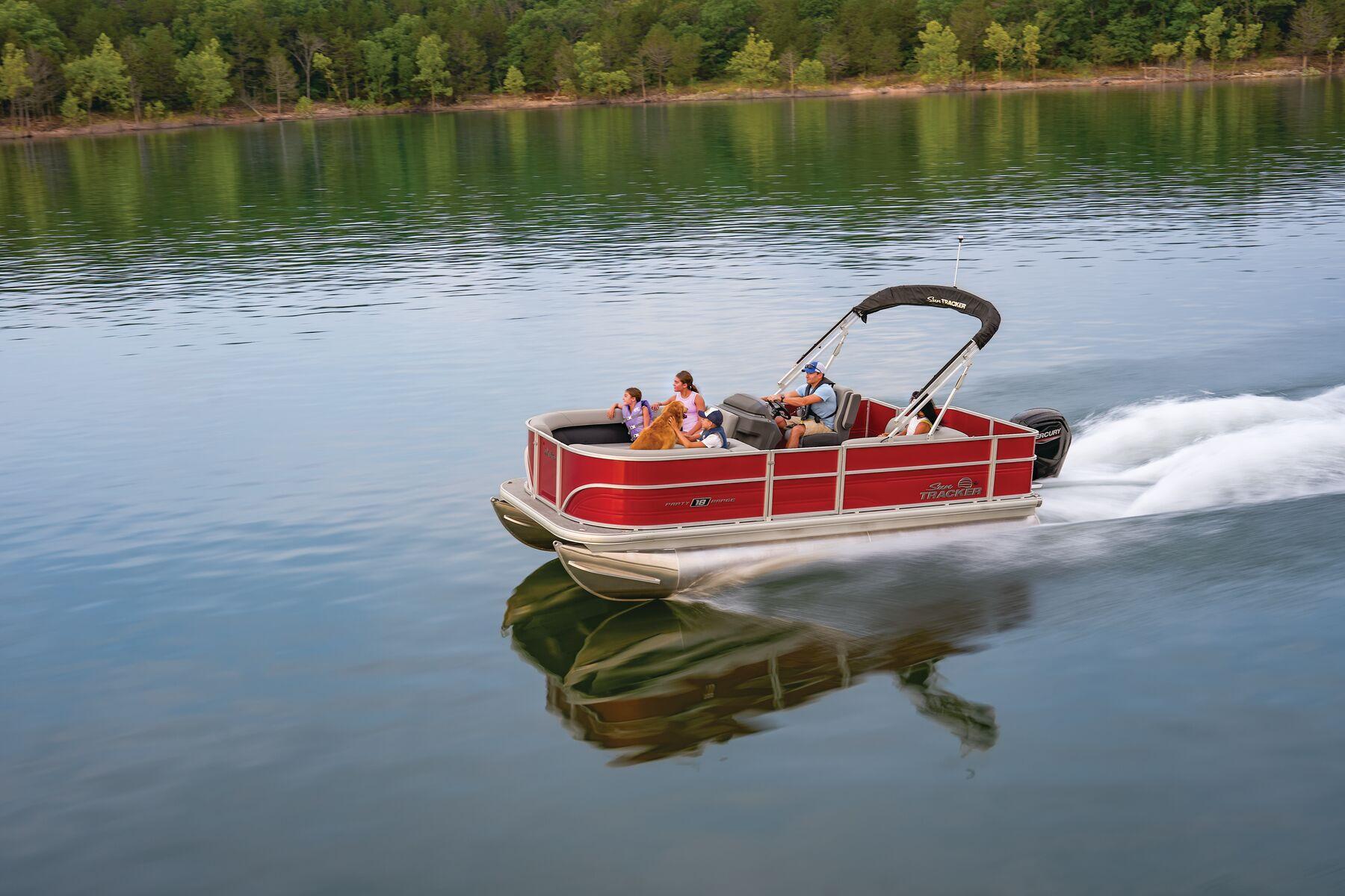 2026 Sun Tracker Party Barge 18 DLX in sterling heights MI