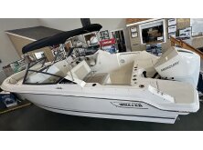 Boston Whaler 330 Vantage Review image