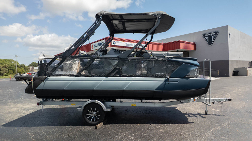 2026 Sea-Doo Switch Cruise Limited 21 - 300 hp - Double Bimini Galv in hobe sound FL