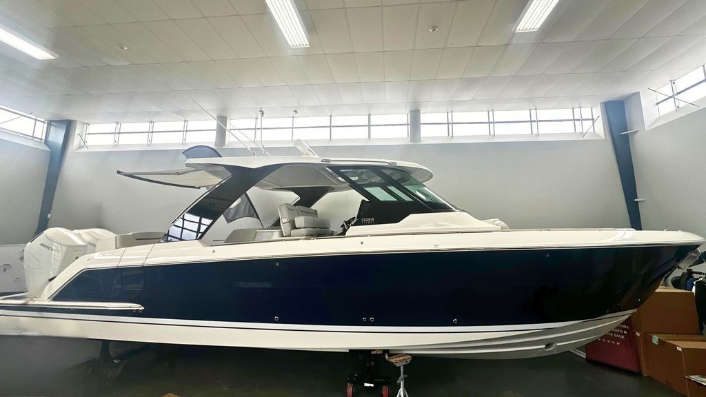 2026 Tiara Yachts 39LS in hampton bays NY