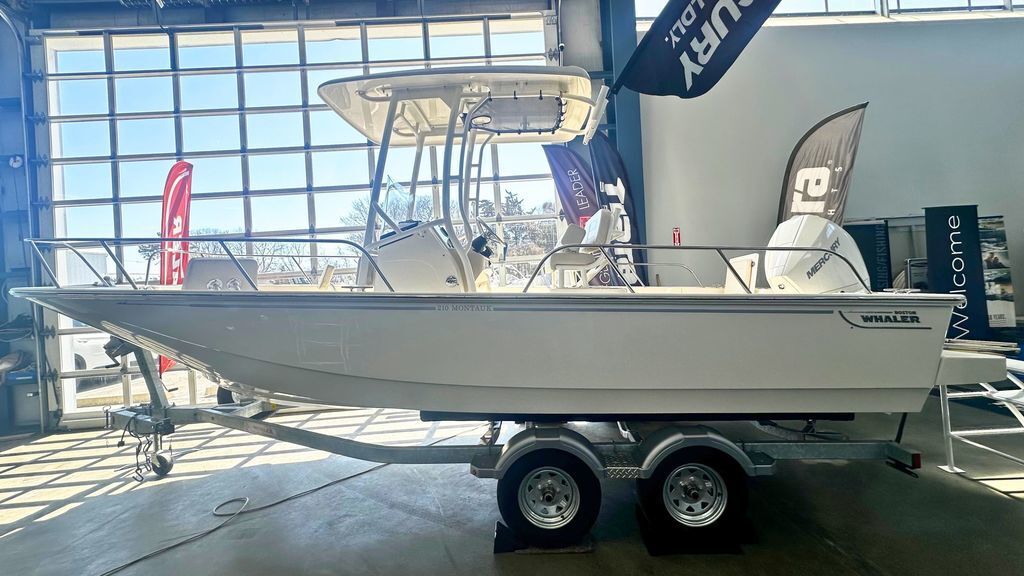 2026 Boston Whaler 210 Montauk in hampton bays NY