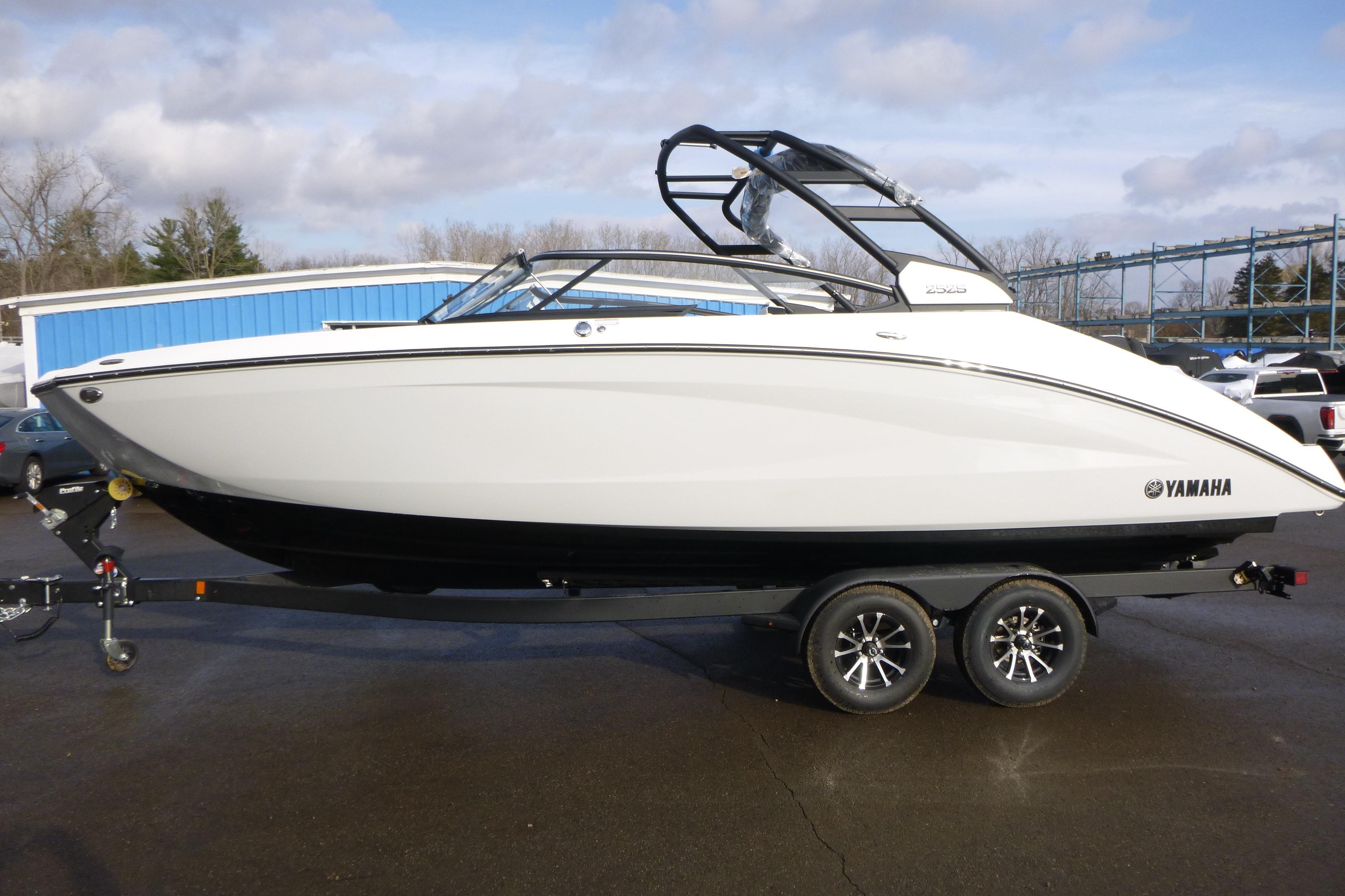 2026 Yamaha Boats 252S in lansing MI