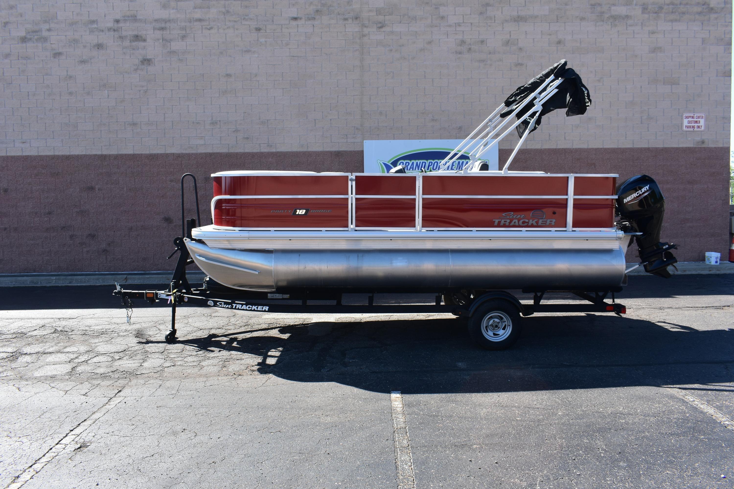 2026 Sun Tracker Party Barge 18 DLX in sterling heights MI