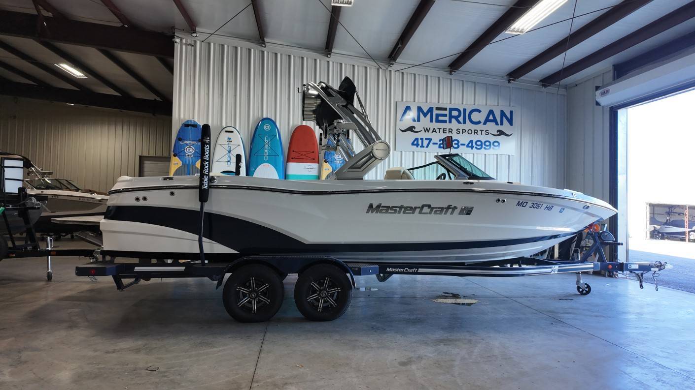 2022 Mastercraft XT25 Ski and Wakeboard Boat boat