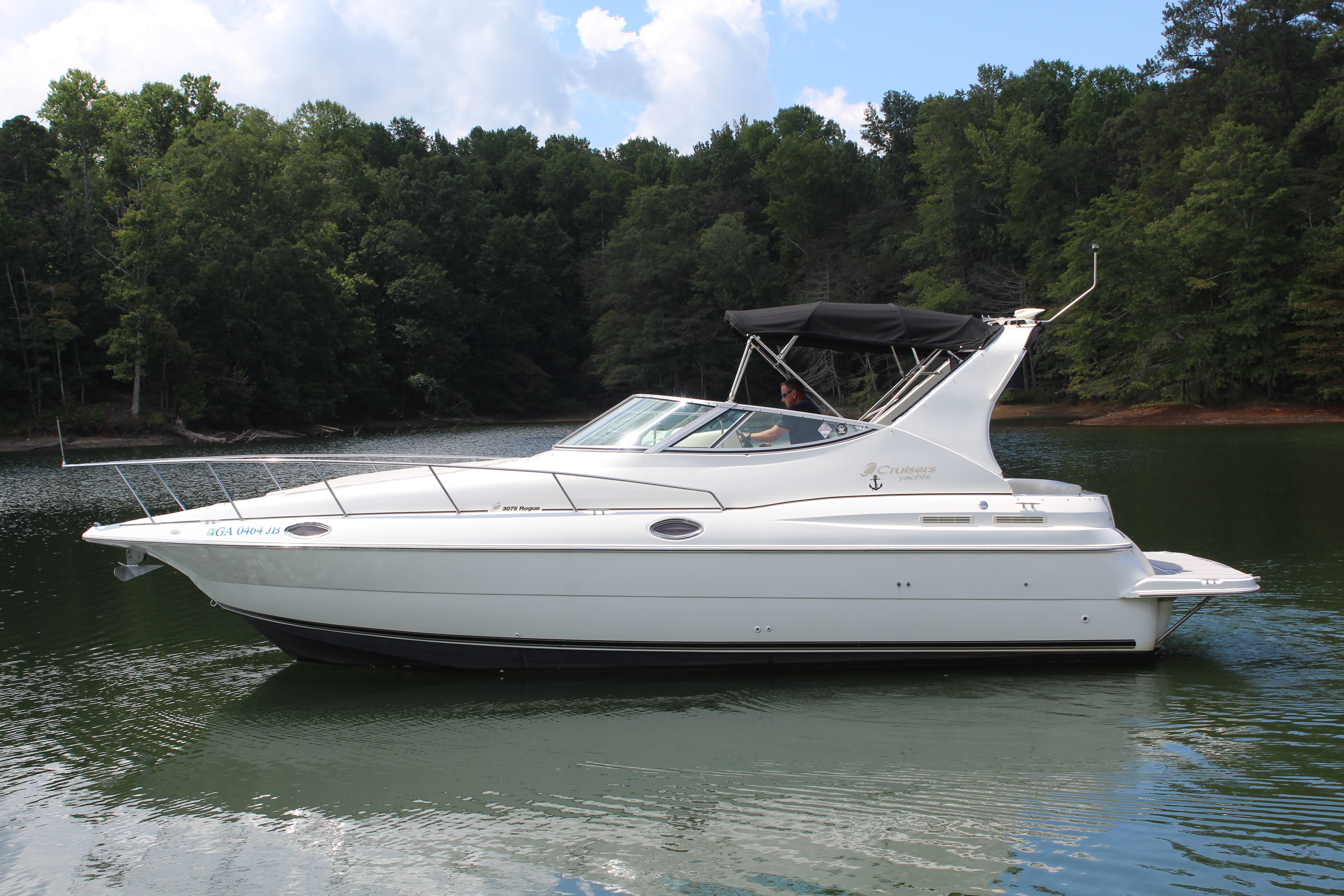 1999 Cruisers Yachts 3075 Rogue in buford GA
