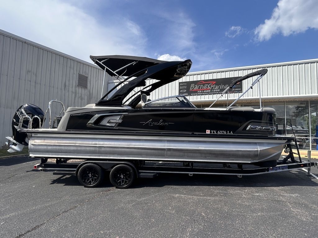 2023 Avalon Excalibur Elite Windshield 25 FT 27 FT in counce TN