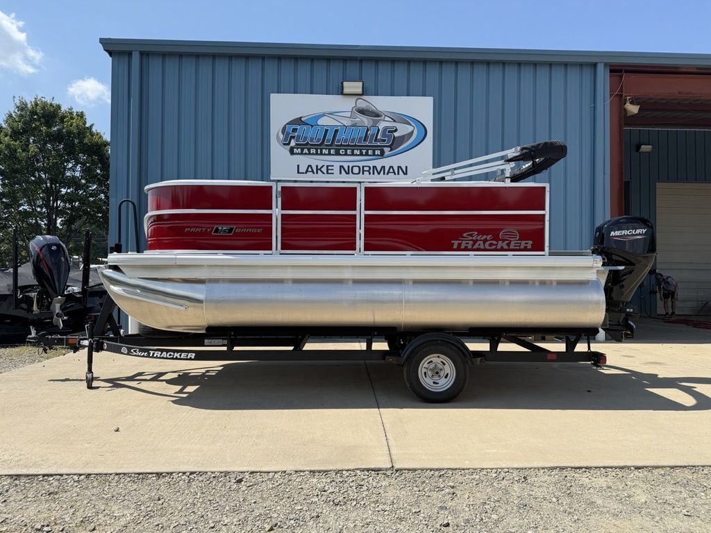2026 Sun Tracker Party Barge® 16 DLX 22 RF XP3 in mooresville NC