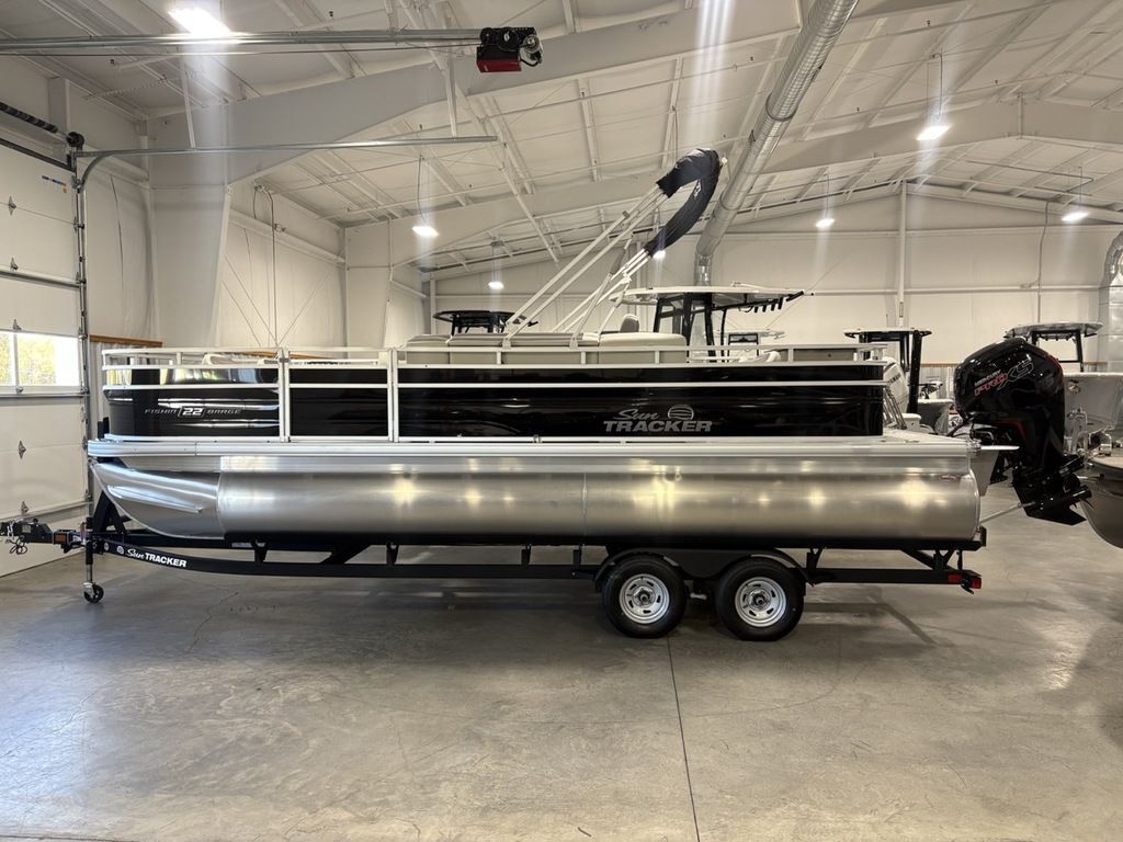 2026 Sun Tracker Fishin' Barge® 22 DLX in morganton NC