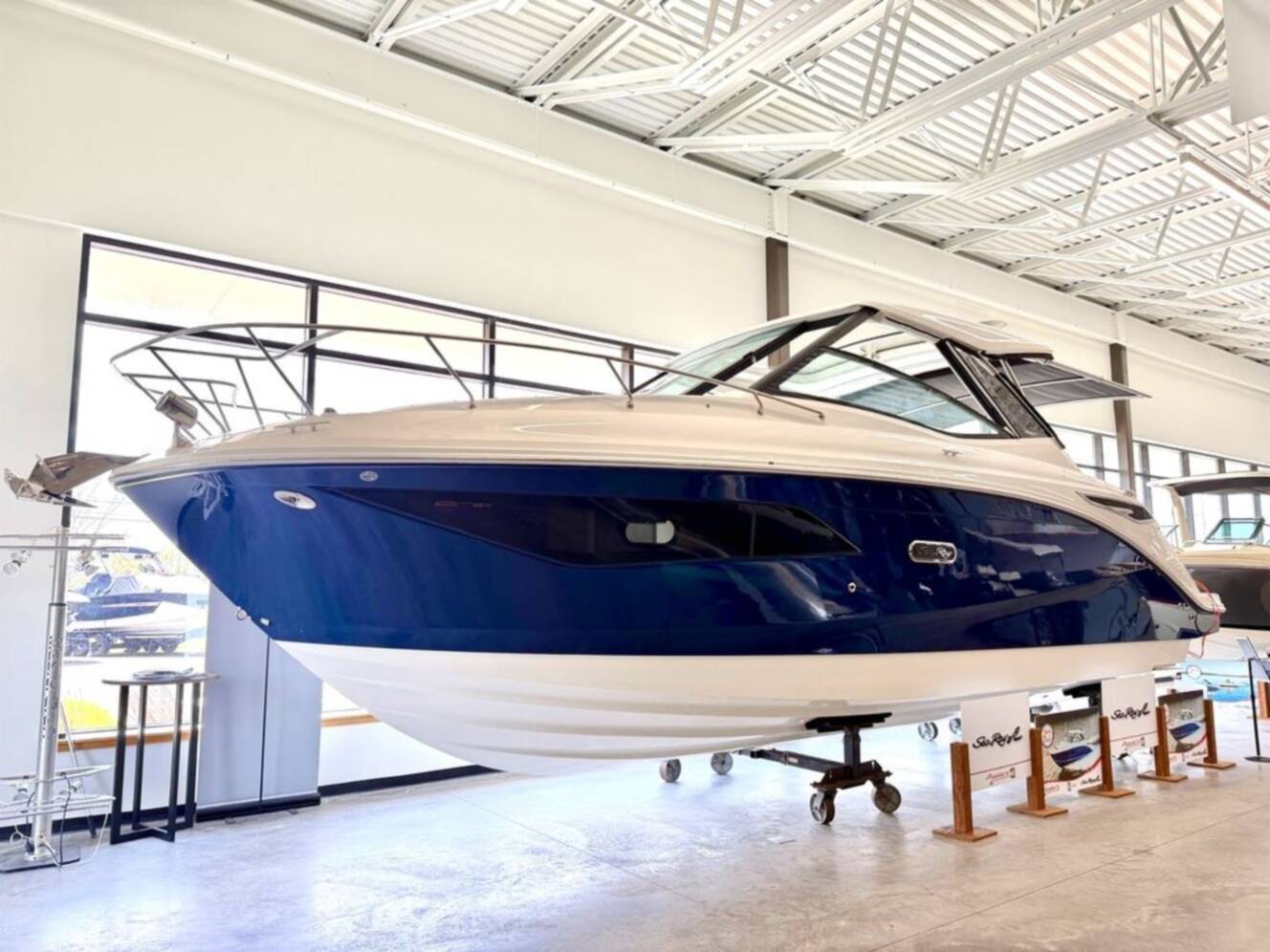 A photo of this 2026 Sea Ray Sundancer 320
