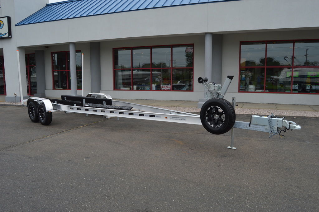 2026 Venture Trailers Aluminum Tandem Axle Commander Series COM-8100 in east haven CT