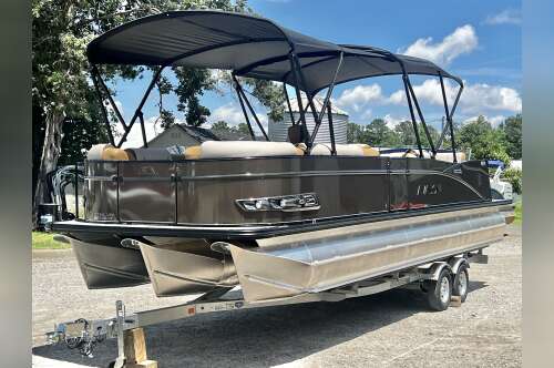 2025 Avalon Catalina 25' Versatile Rear Lounge Triple-Toon in petersburg VA
