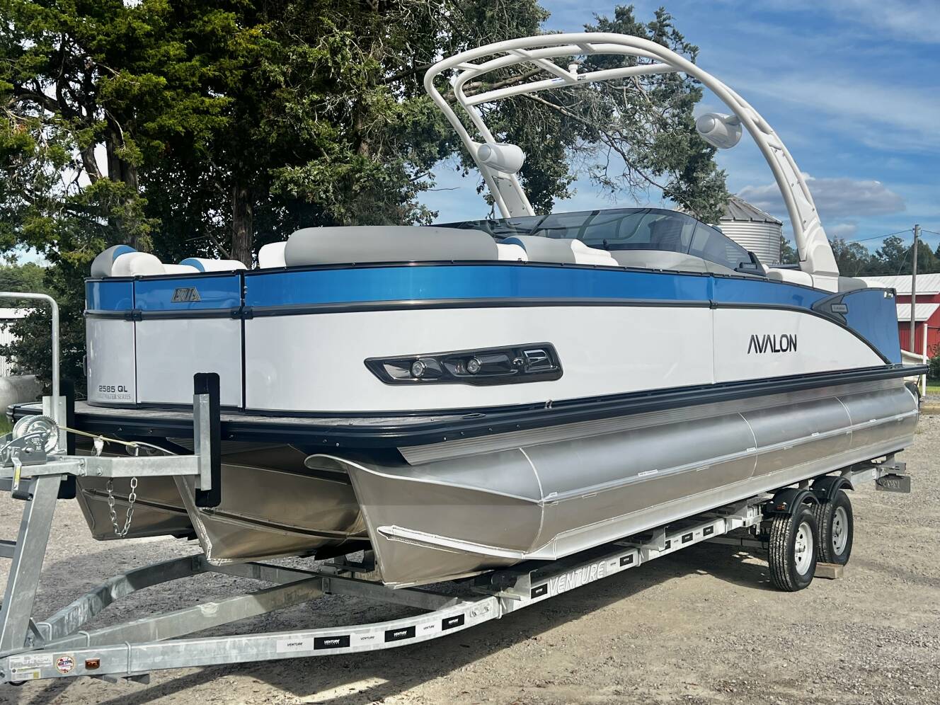 A photo of this 2026 Avalon Catalina 25' Quad Lounge Windshield Triple-Toon