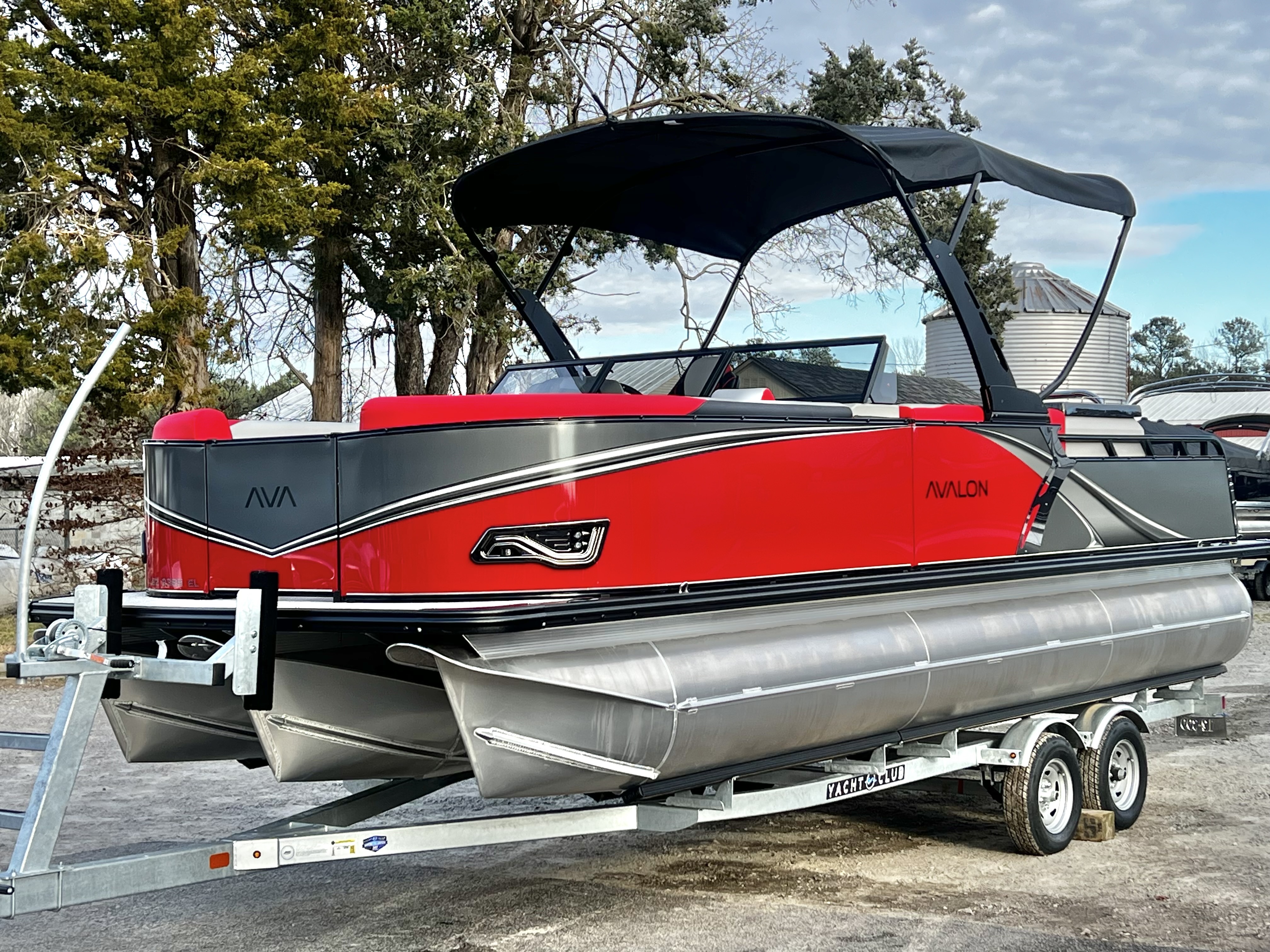 New 2026 Avalon Lsz 23' Elite Windshield Triple-Toon 23 Ft For