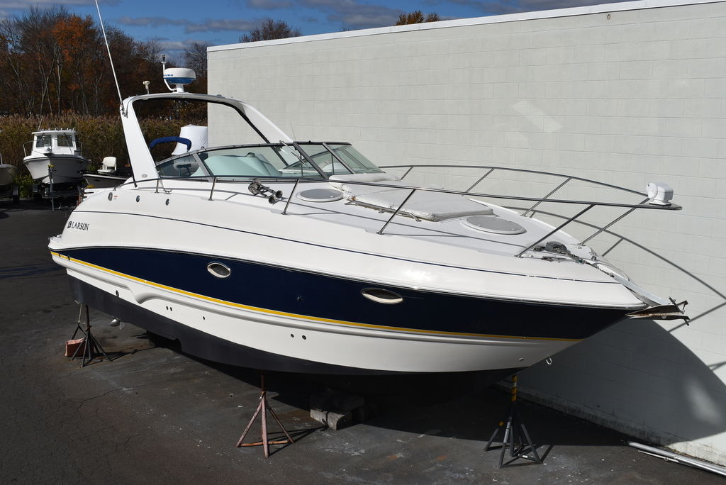 2005 Larson 310 Cabrio 927 in east haven CT