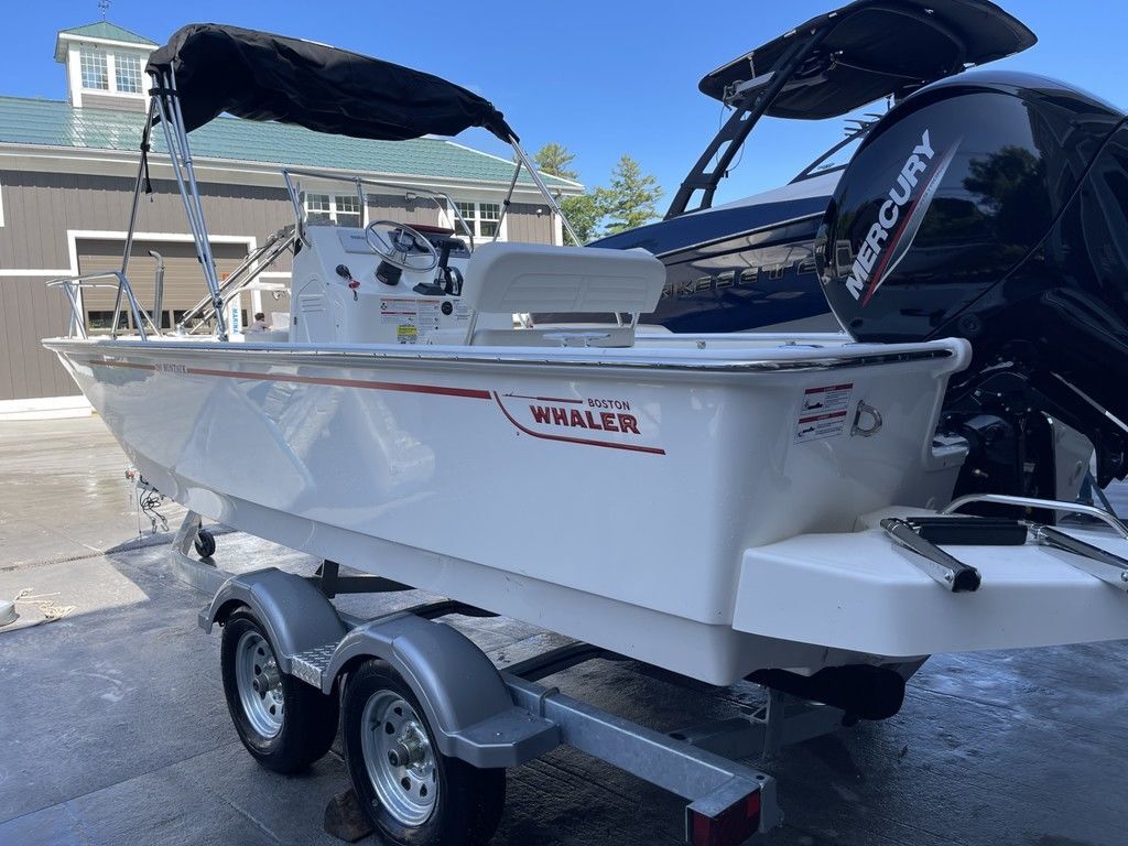 2025 Boston Whaler 190 MONTAUK in wolfeboro NH