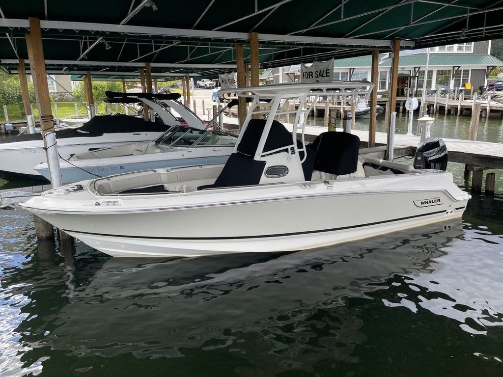 2025 Boston Whaler 230 OUTRAGE in wolfeboro NH