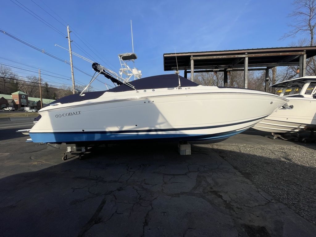 2011 Cobalt Boats 302 BR Bowrider Boat boat
