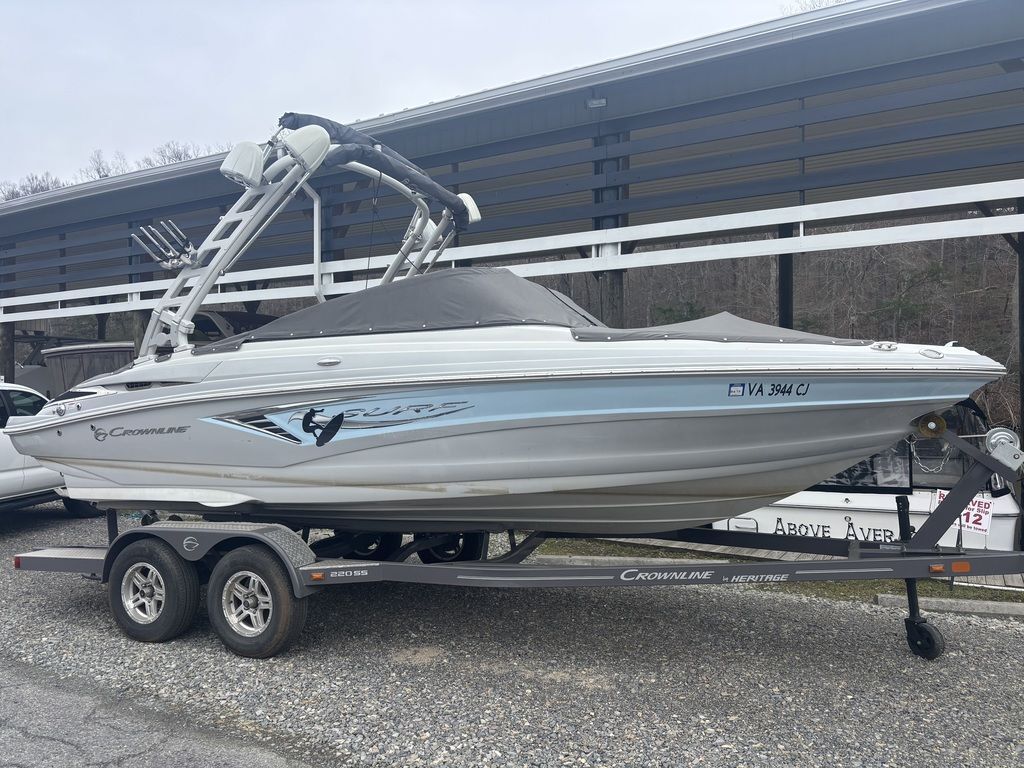 2022 Crownline 220SS SURF Runabout Boat boat