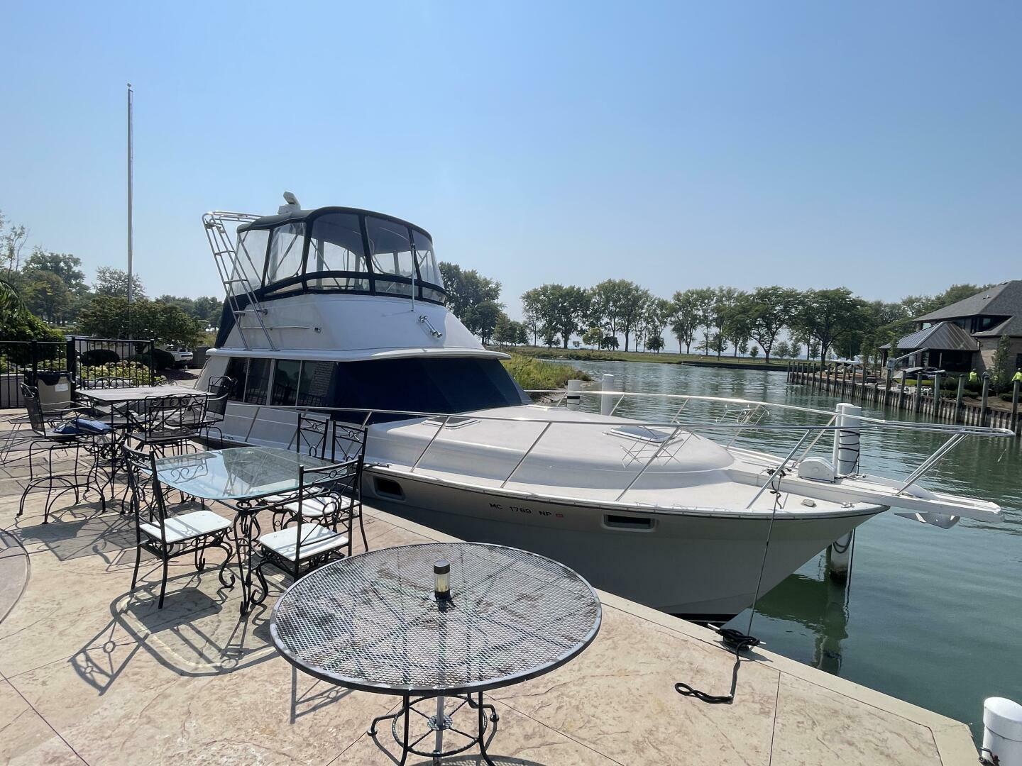 1989 Silverton 37 Convertible in harrison township MI