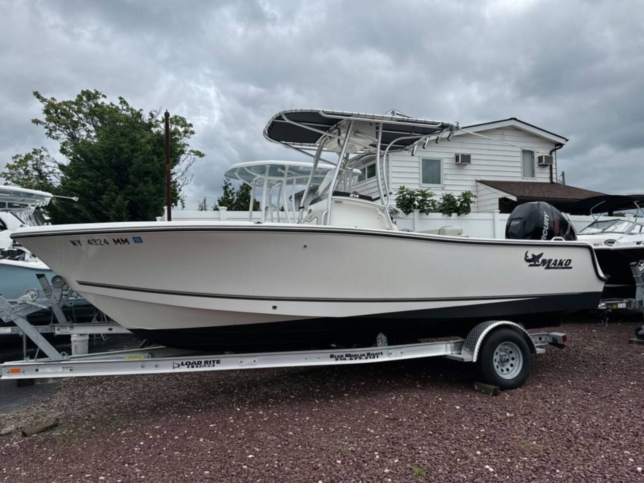 A photo of this 2017 Mako 214 CC