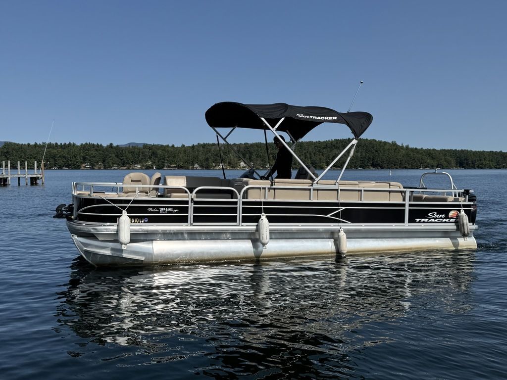 2019 Suntracker 24DLX in meredith NH