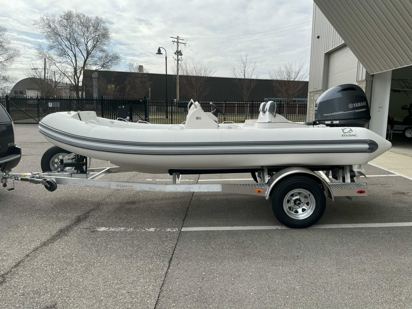 2025 Zodiac Yachtline 490 Deluxe NEO in racine WI