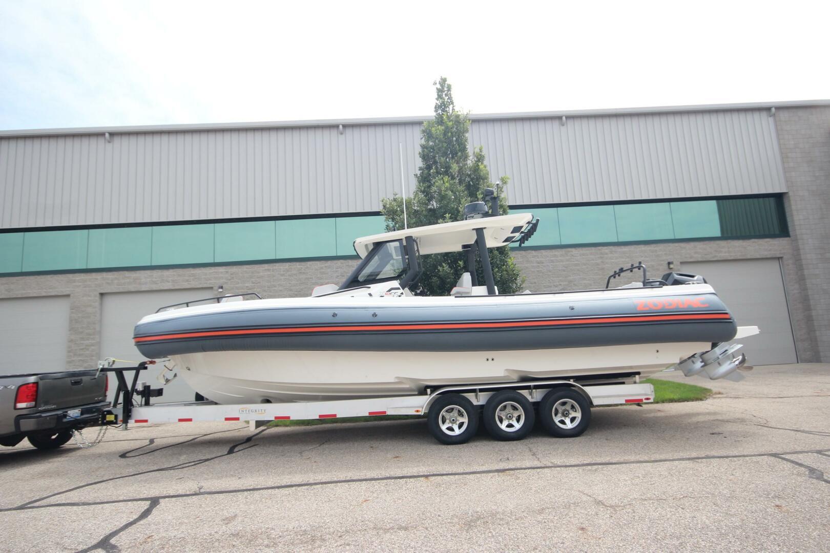 2025 Zodiac X10CC Twin Mercury 400's w/ Joystick in racine WI