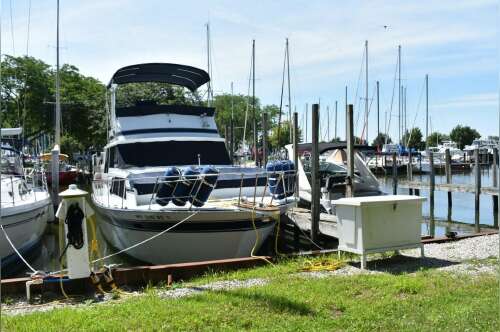 1985 Marinette 39 Double Cabin in la salle MI
