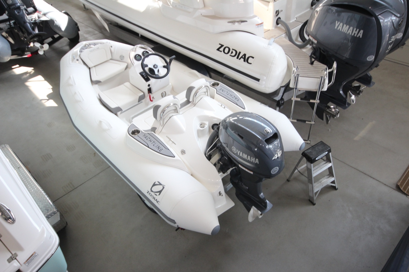 2026 Zodiac Yachtline 360 Deluxe NEO 490 in grand haven MI