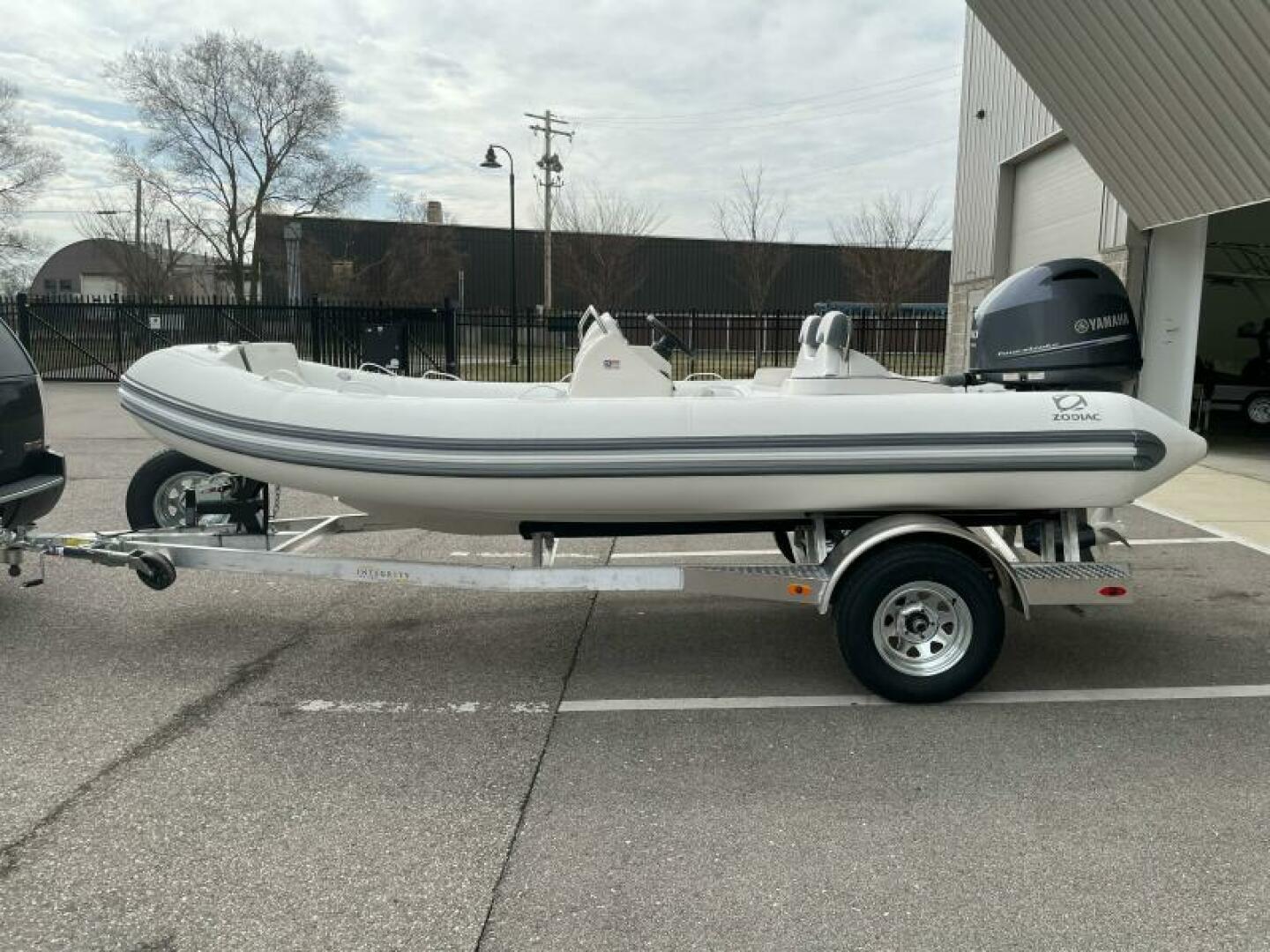 2025 Zodiac Yachtline 490 Deluxe NEO in grand haven MI