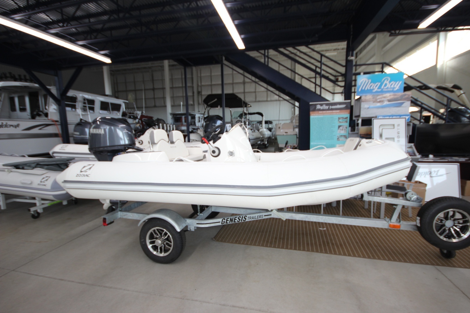 2026 Zodiac Yachtline 400 DL NEO 490 in grand haven MI
