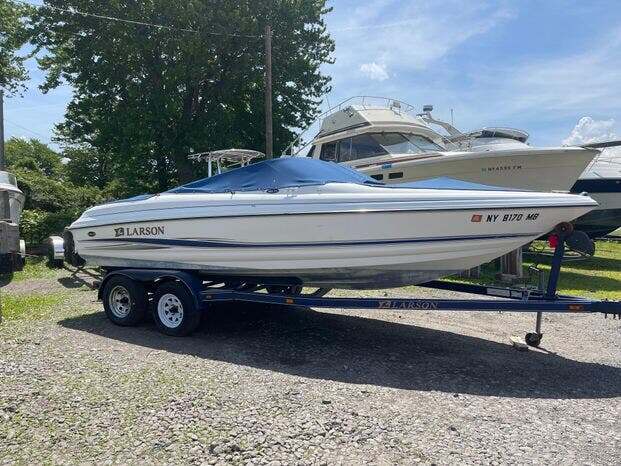 2004 Larson 210 SEI in sodus point NY