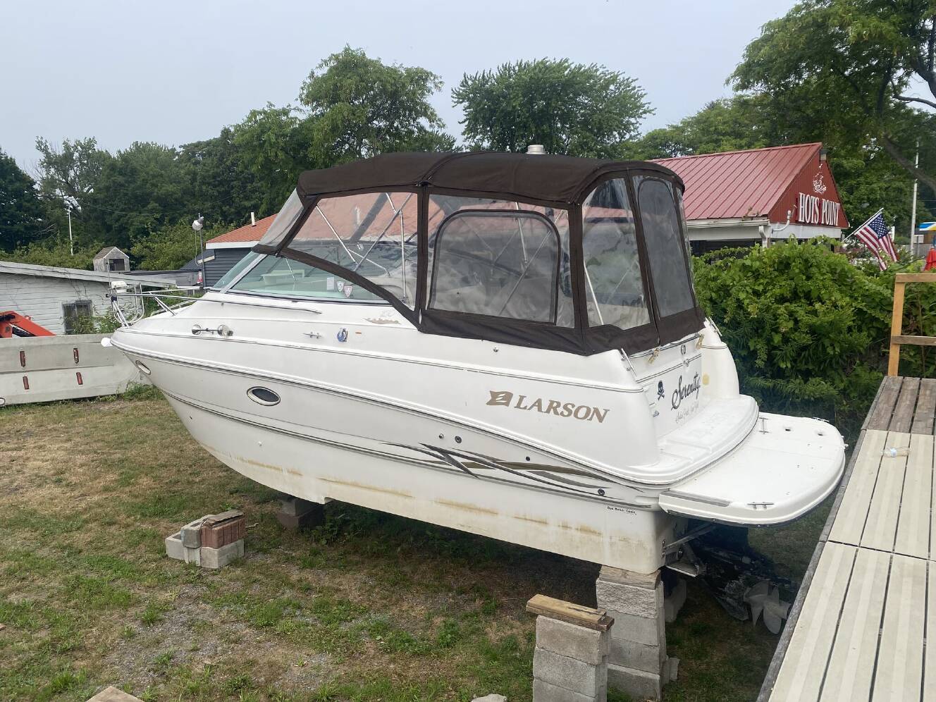 A photo of this 2000 Larson Cabrio 270